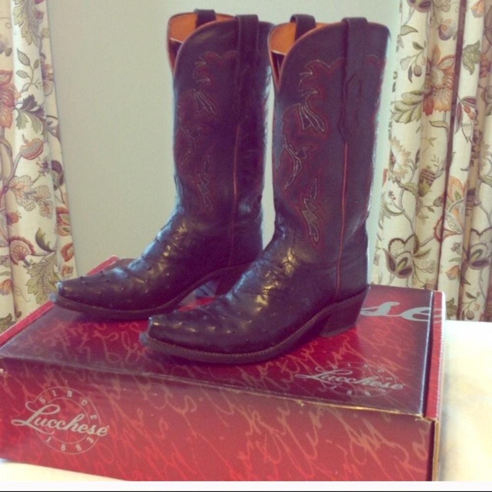 Lucchese black Ostrich Boots EUC women’s
